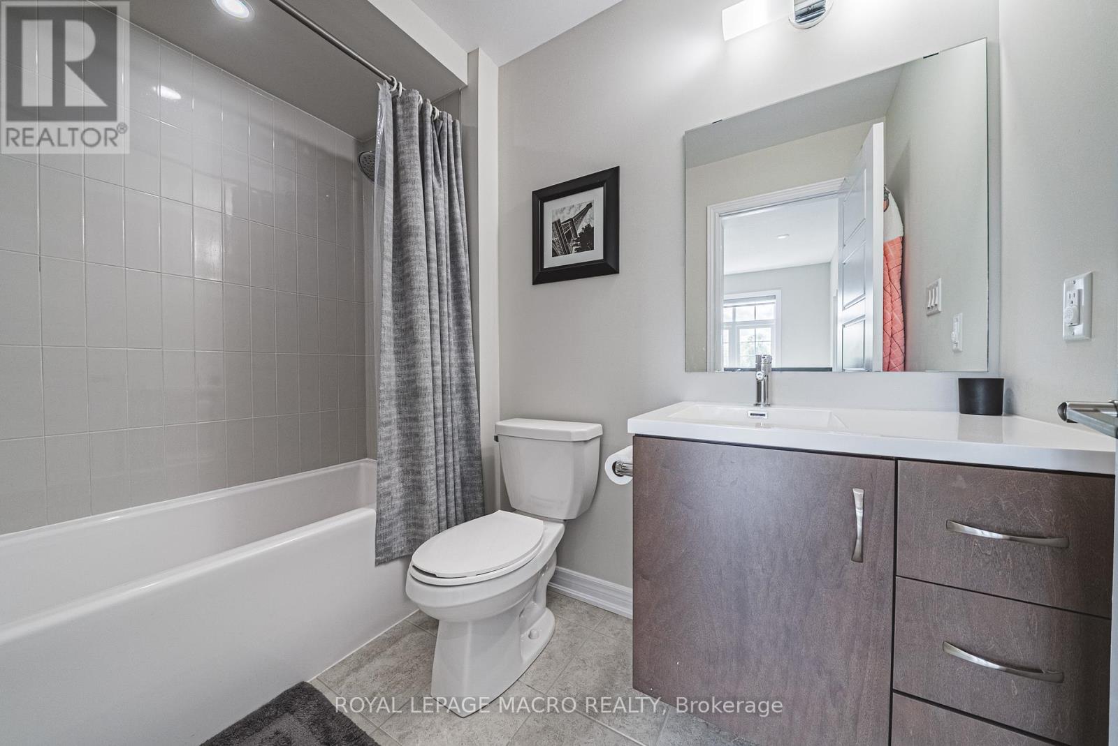 Photo 11 of 52 288 Glover Road, Hamilton ON
