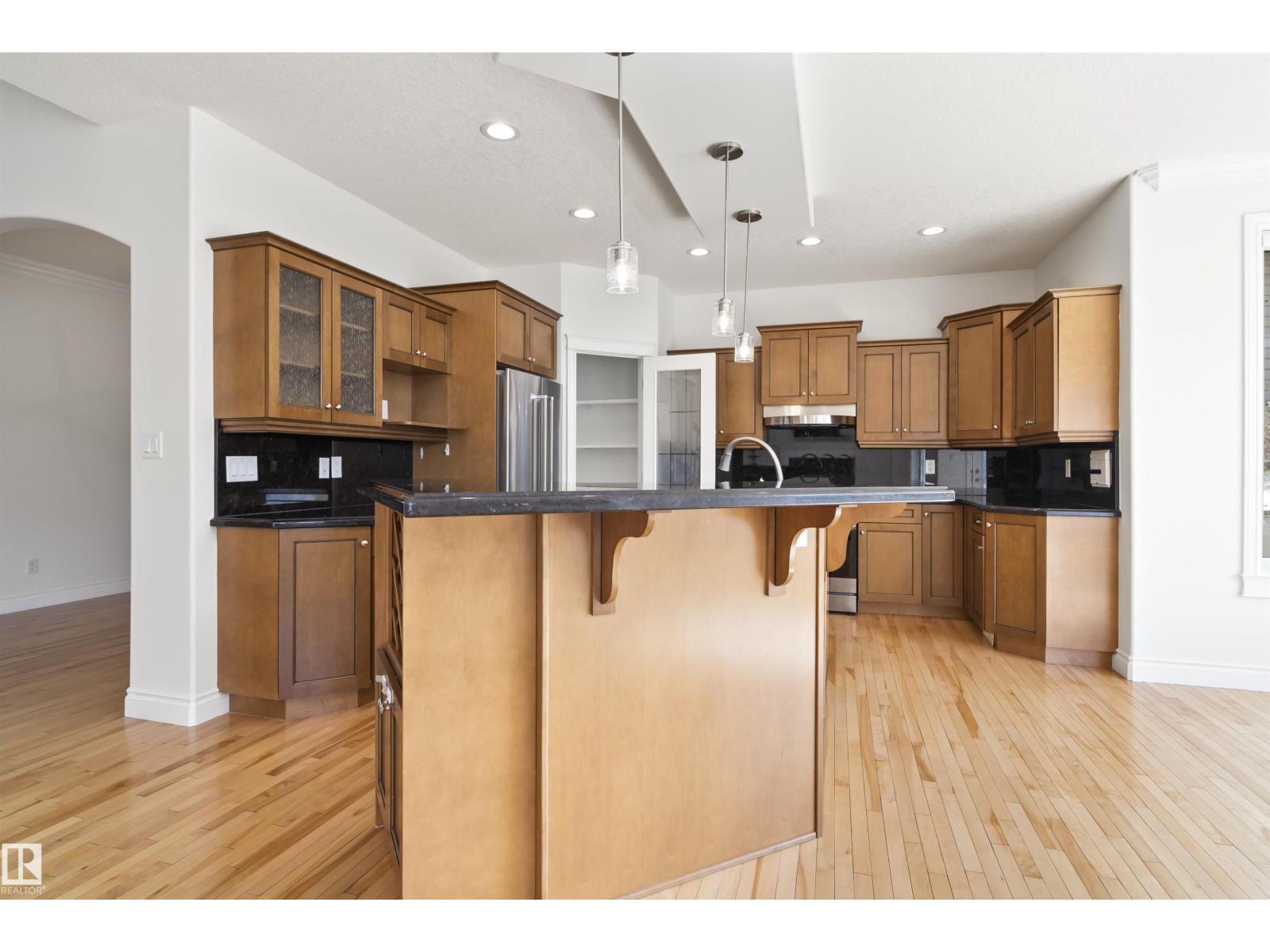 Photo 4 of 558 Stewart Cr Sw, Edmonton AB