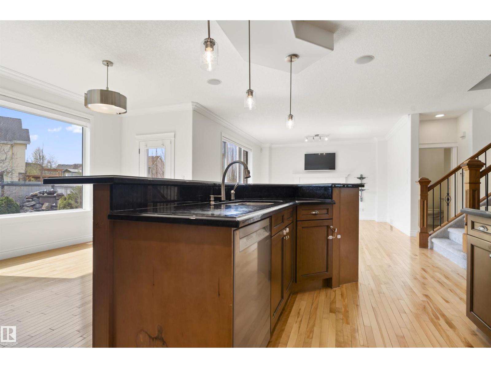Photo 8 of 558 Stewart Cr Sw, Edmonton AB