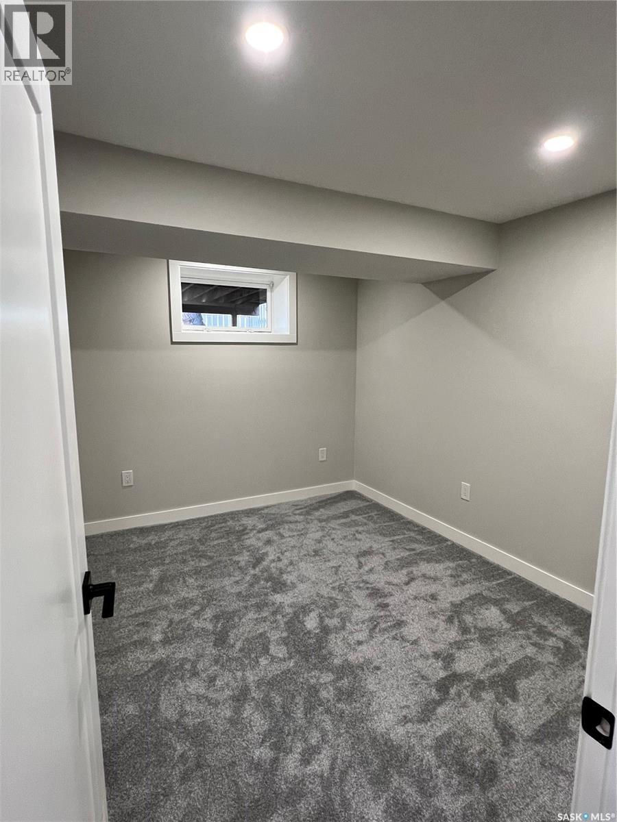27 Laubach AVENUE, Regina, Saskatchewan