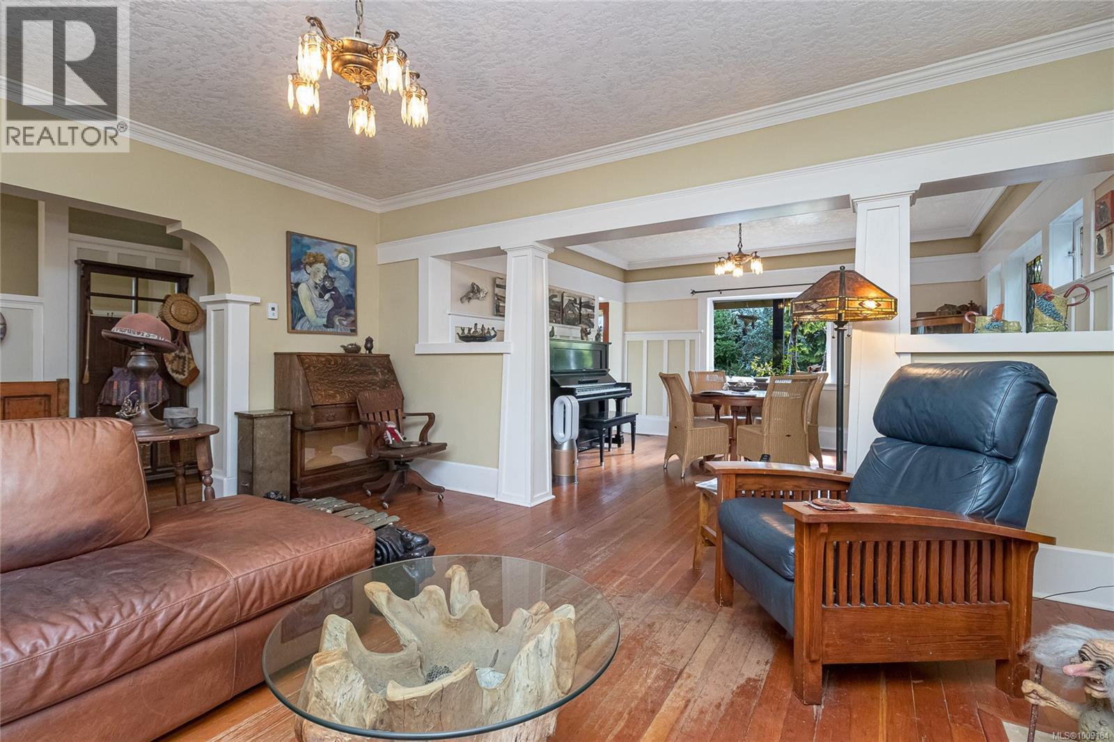 Photo 11 of 1319 Point St, Victoria BC