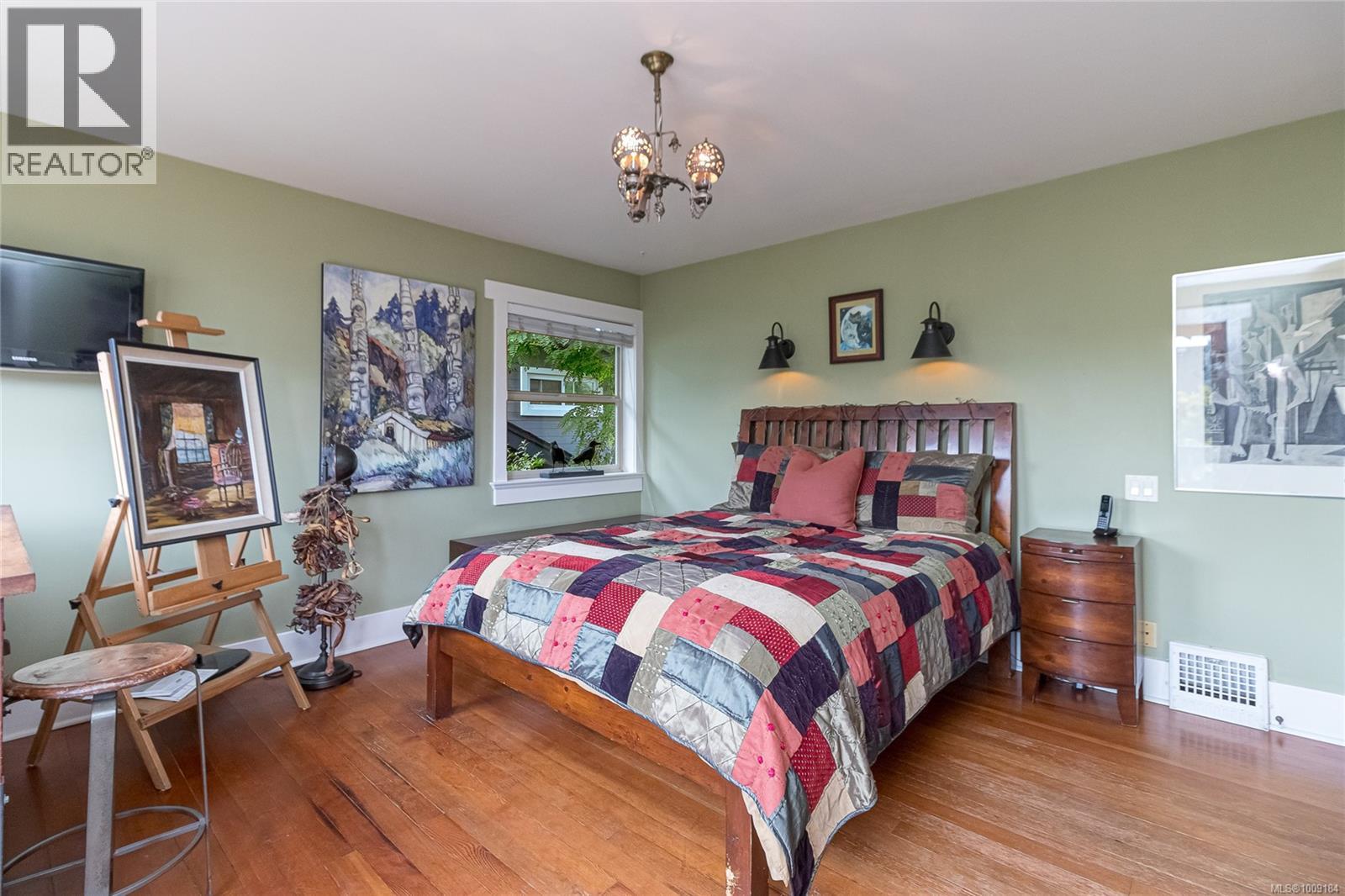 Photo 33 of 1319 Point St, Victoria BC