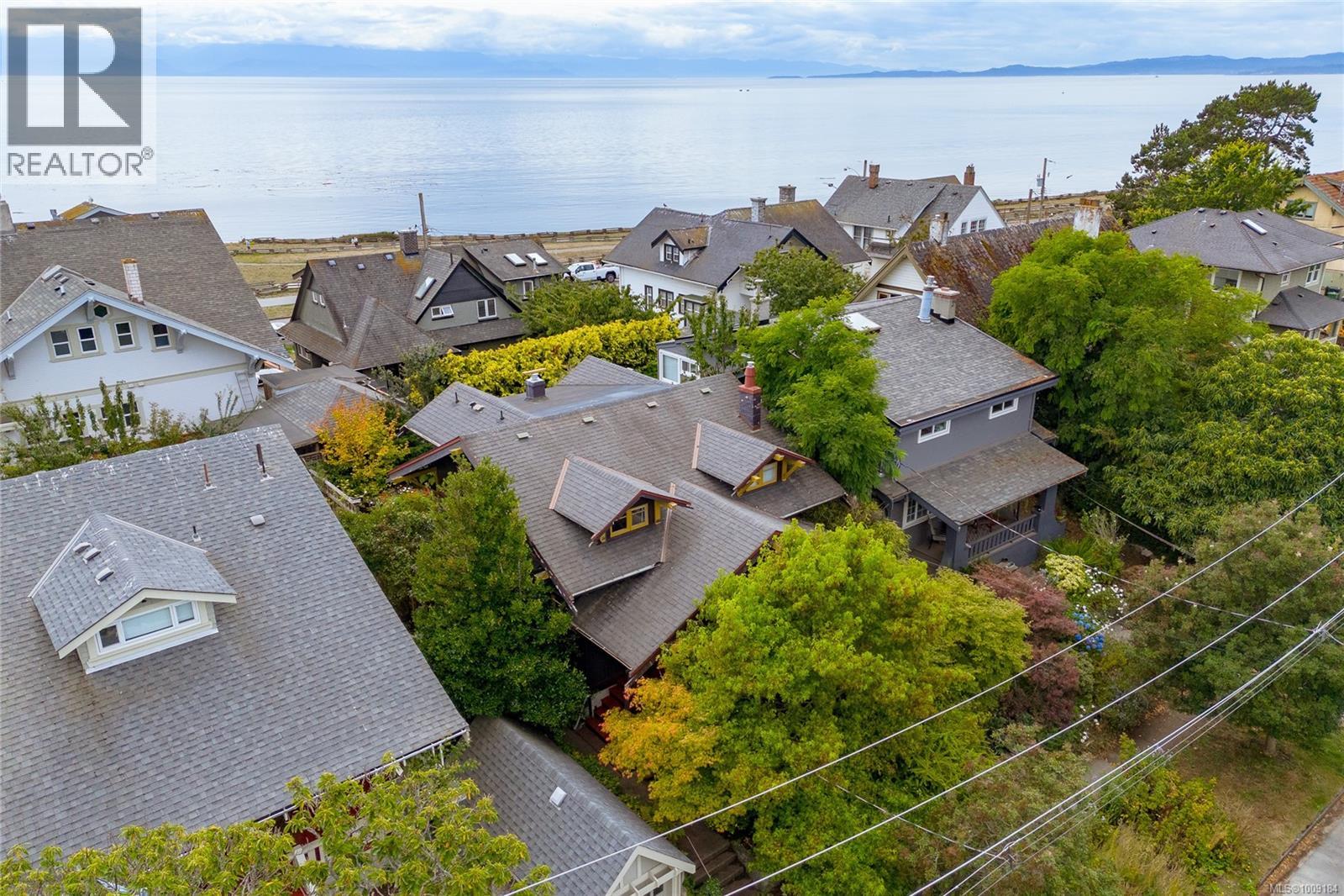 Photo 17 of 1319 Point St, Victoria BC