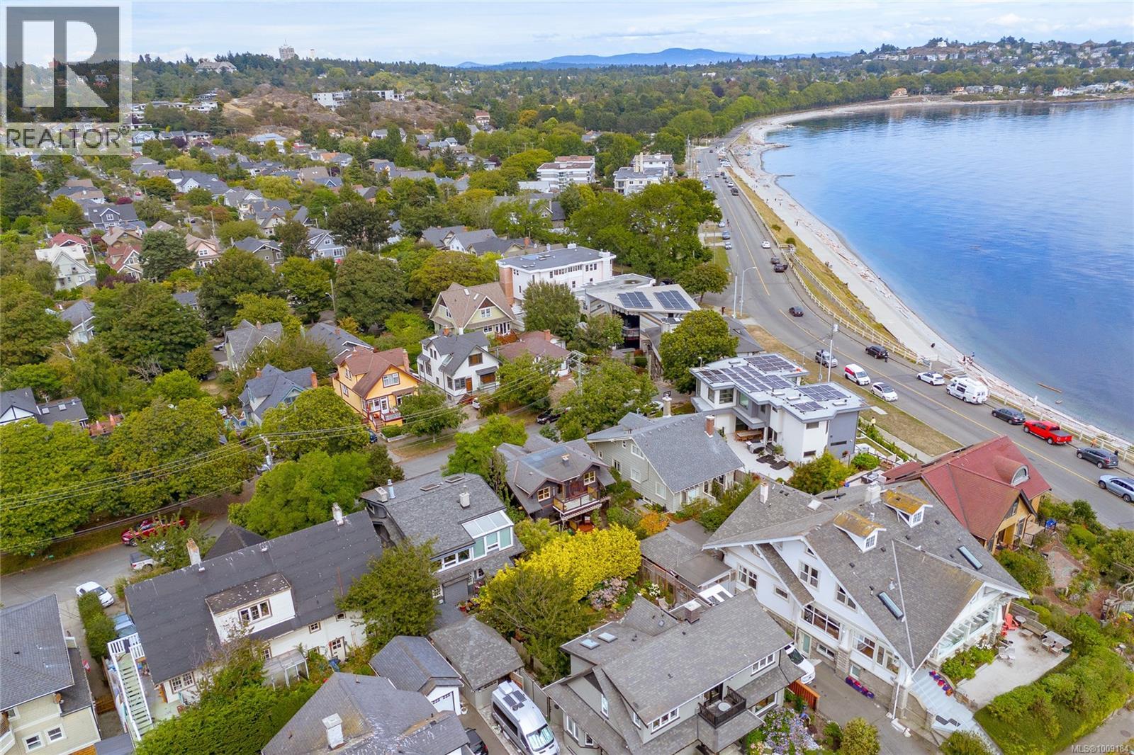 Photo 1 of 1319 Point St, Victoria BC