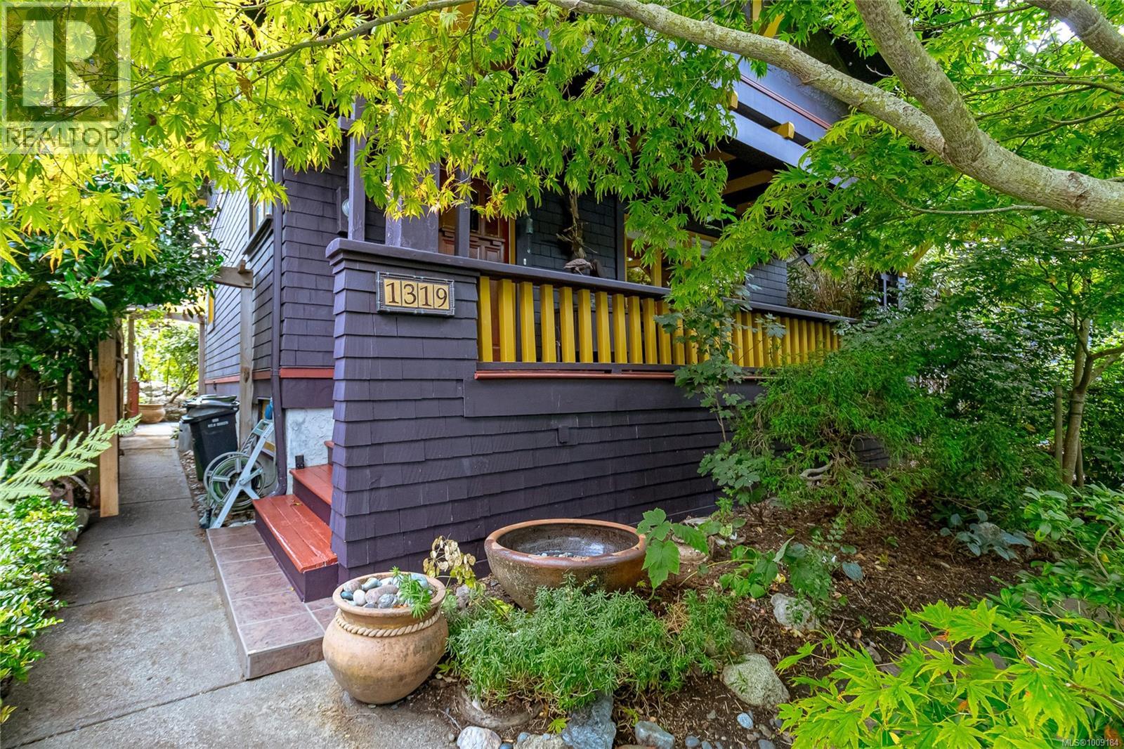Photo 13 of 1319 Point St, Victoria BC