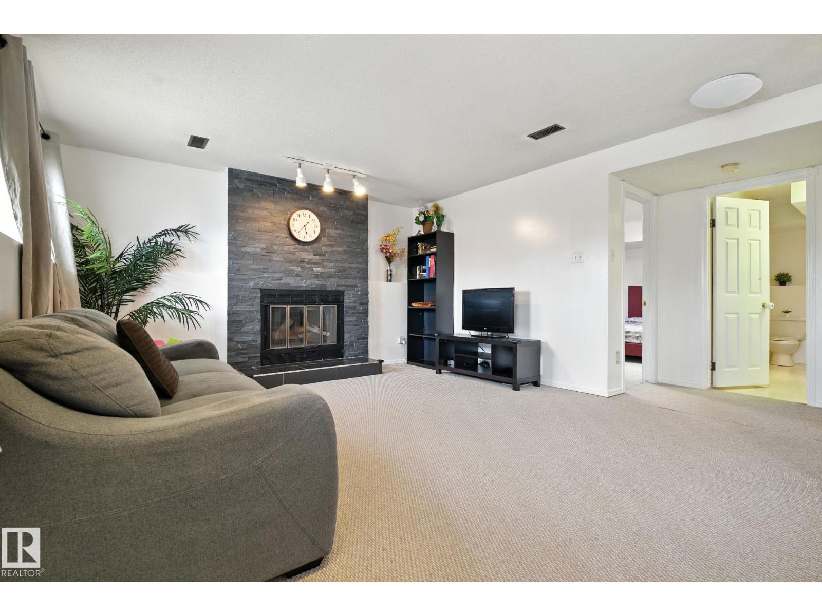 Photo 12 of 7336 152 C Av Nw, Edmonton AB