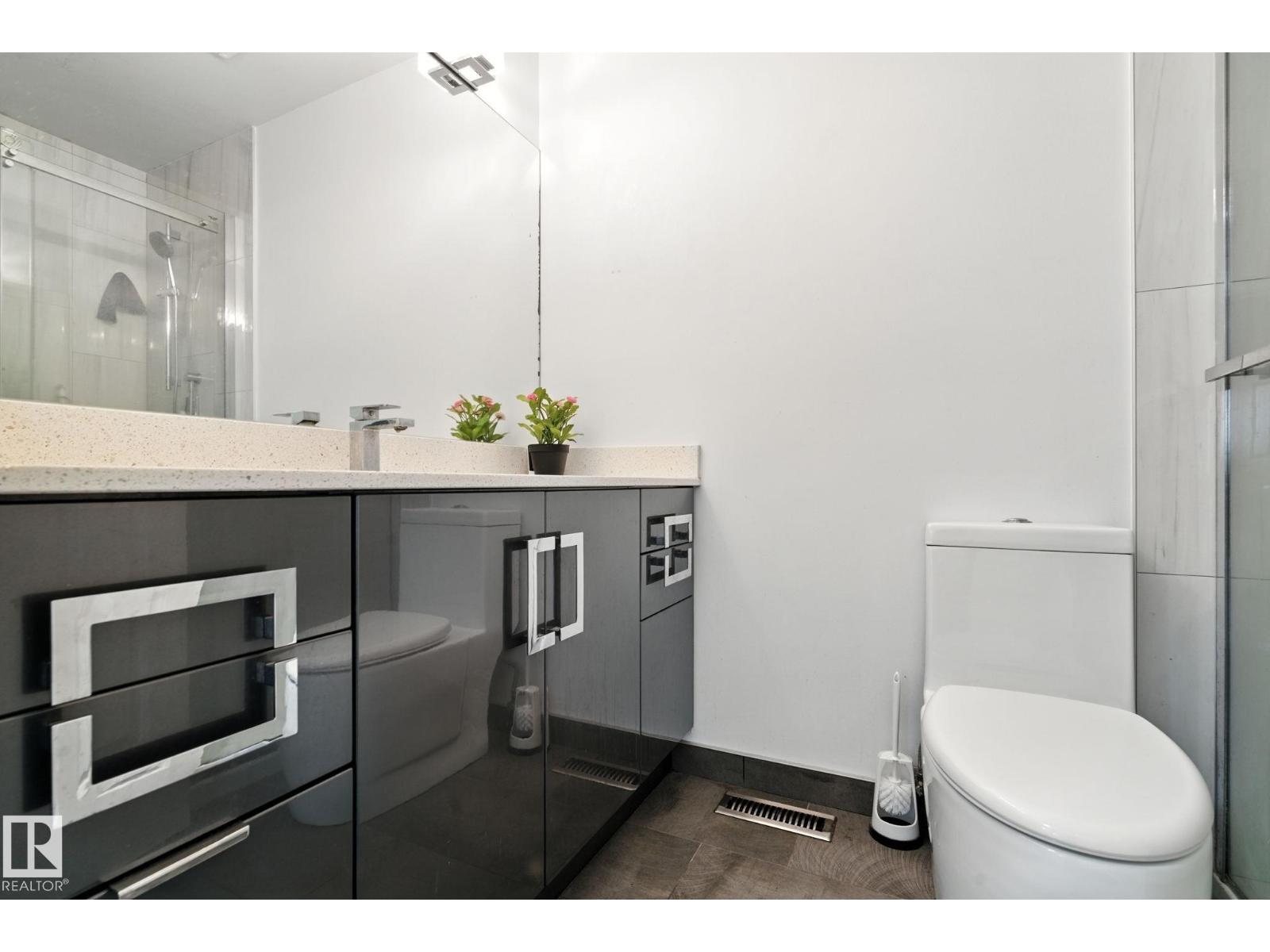Photo 13 of 7336 152 C Av Nw, Edmonton AB