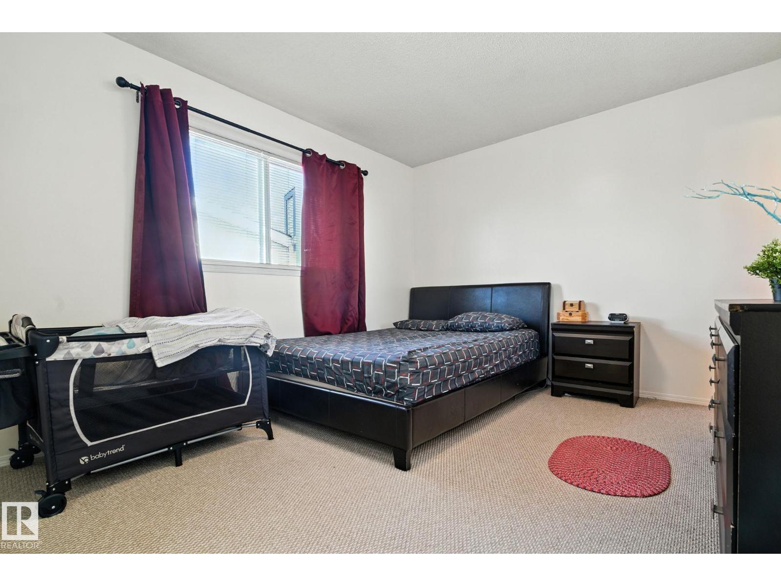 Photo 15 of 7336 152 C Av Nw, Edmonton AB