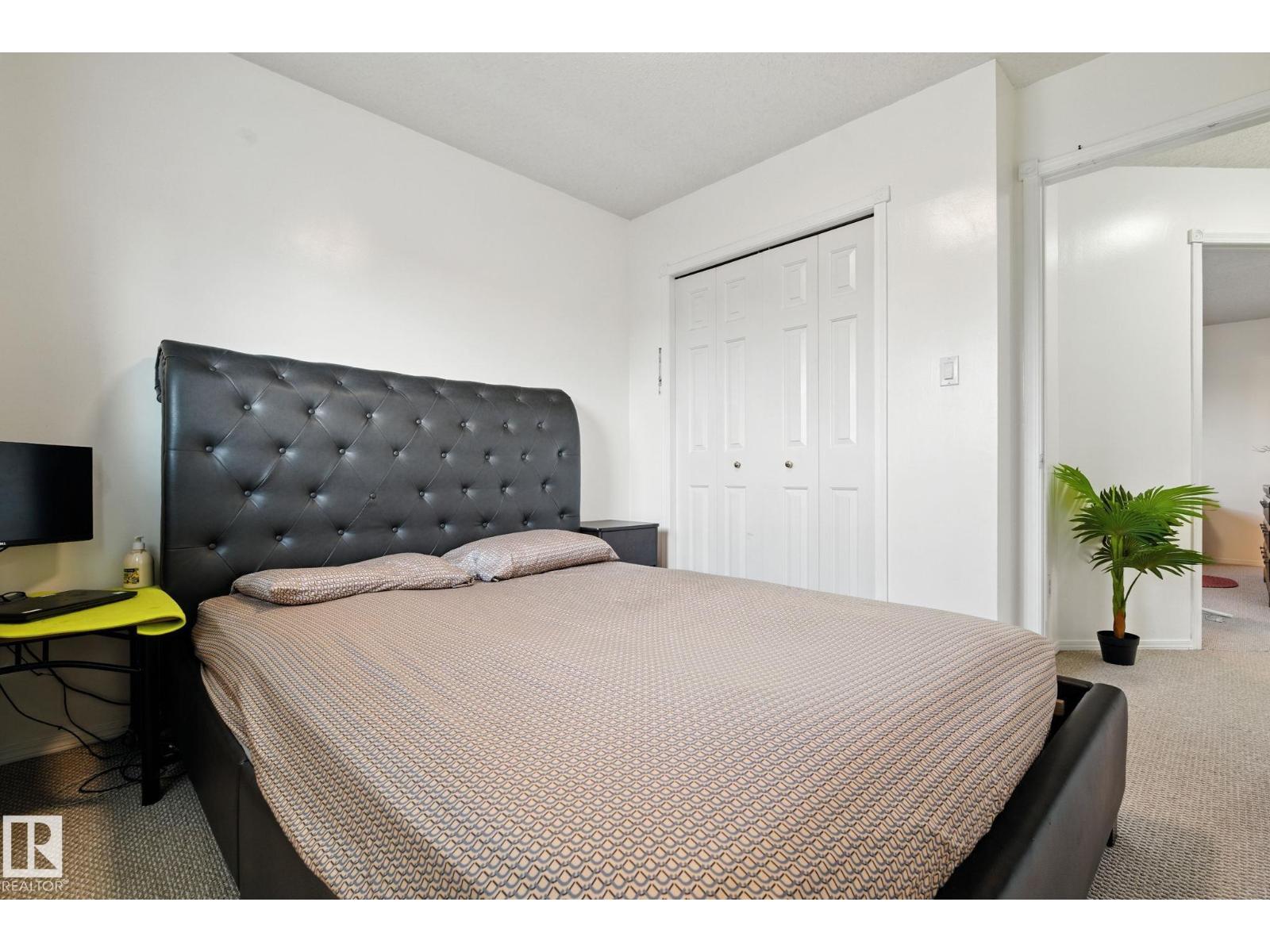 Photo 20 of 7336 152 C Av Nw, Edmonton AB