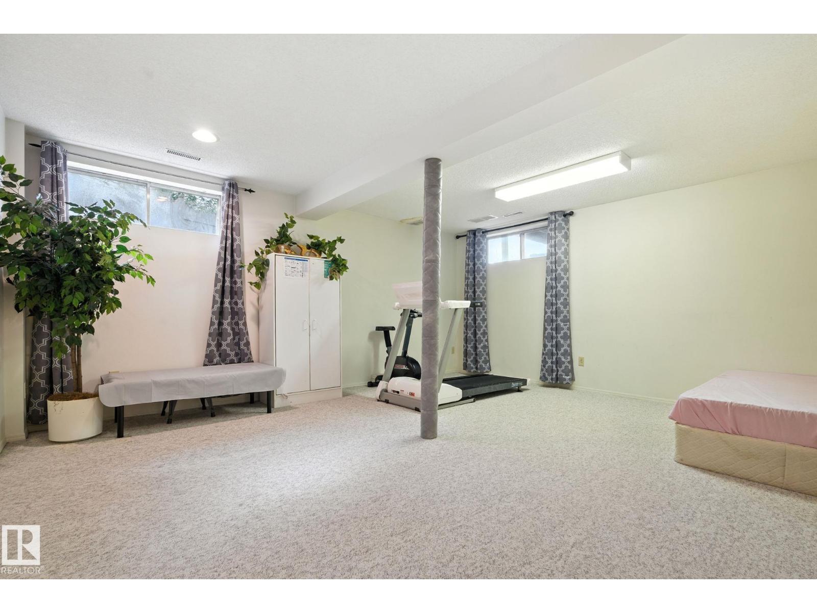 Photo 21 of 7336 152 C Av Nw, Edmonton AB