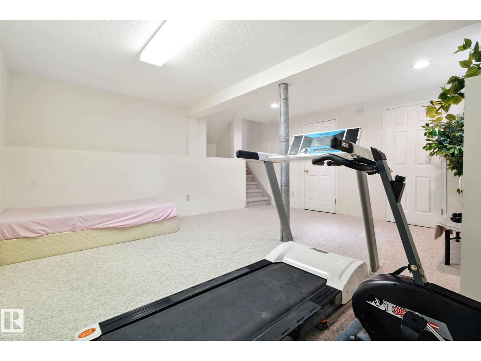 Photo 22 of 7336 152 C Av Nw, Edmonton AB
