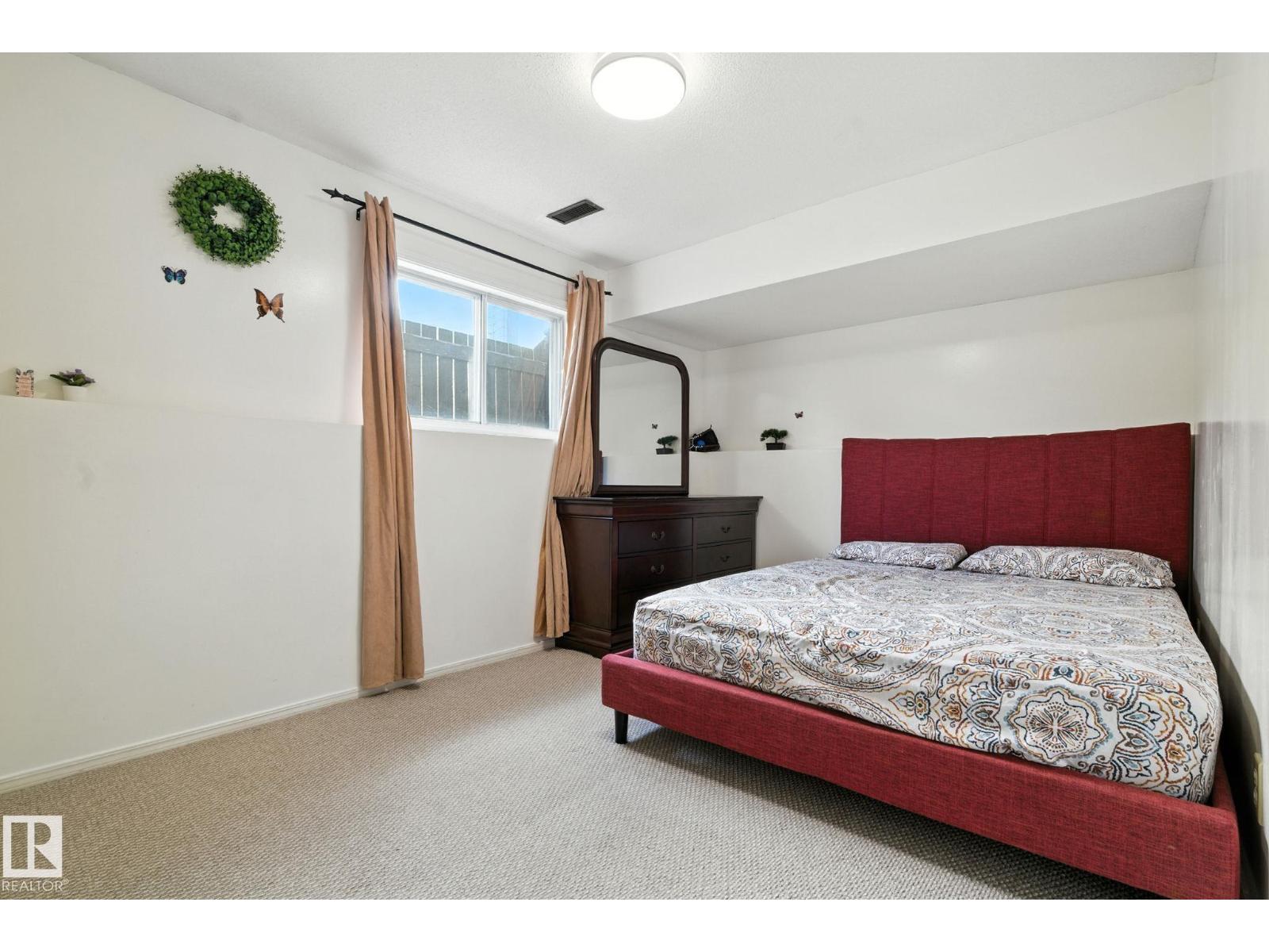 Photo 25 of 7336 152 C Av Nw, Edmonton AB