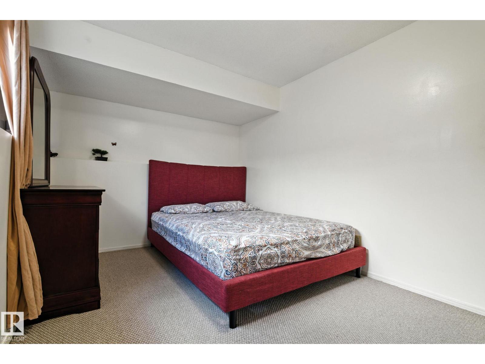 Photo 26 of 7336 152 C Av Nw, Edmonton AB
