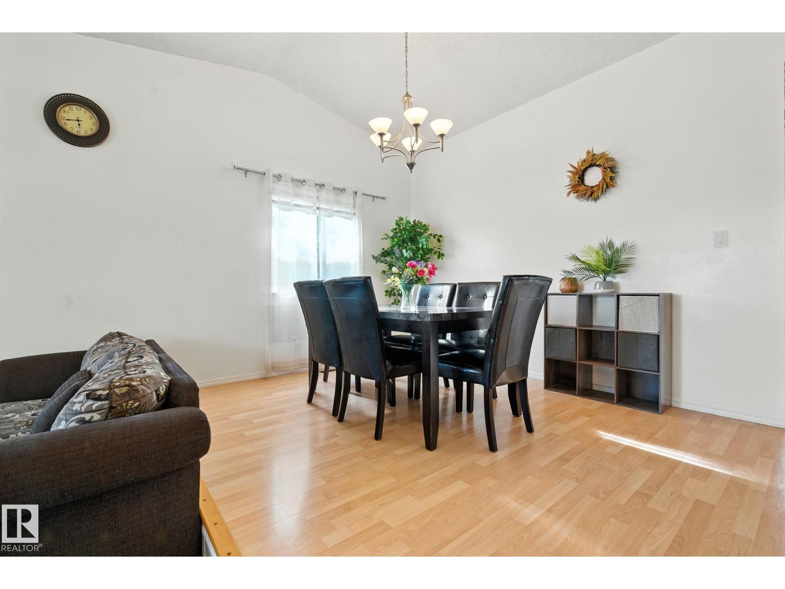 Photo 4 of 7336 152 C Av Nw, Edmonton AB