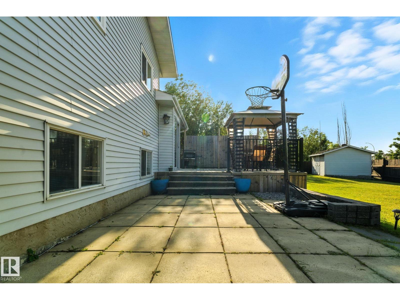 Photo 40 of 7336 152 C Av Nw, Edmonton AB