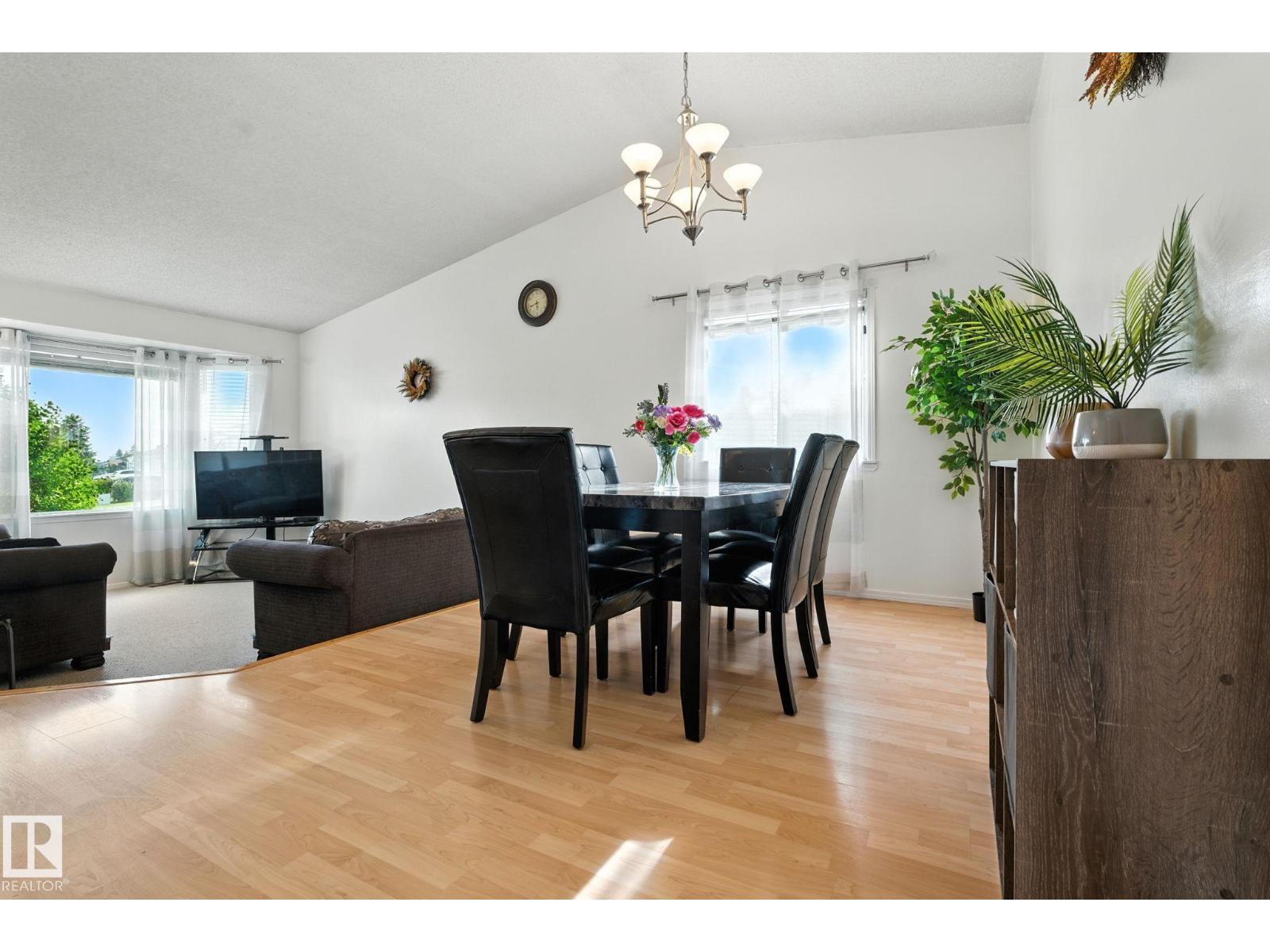 Photo 6 of 7336 152 C Av Nw, Edmonton AB