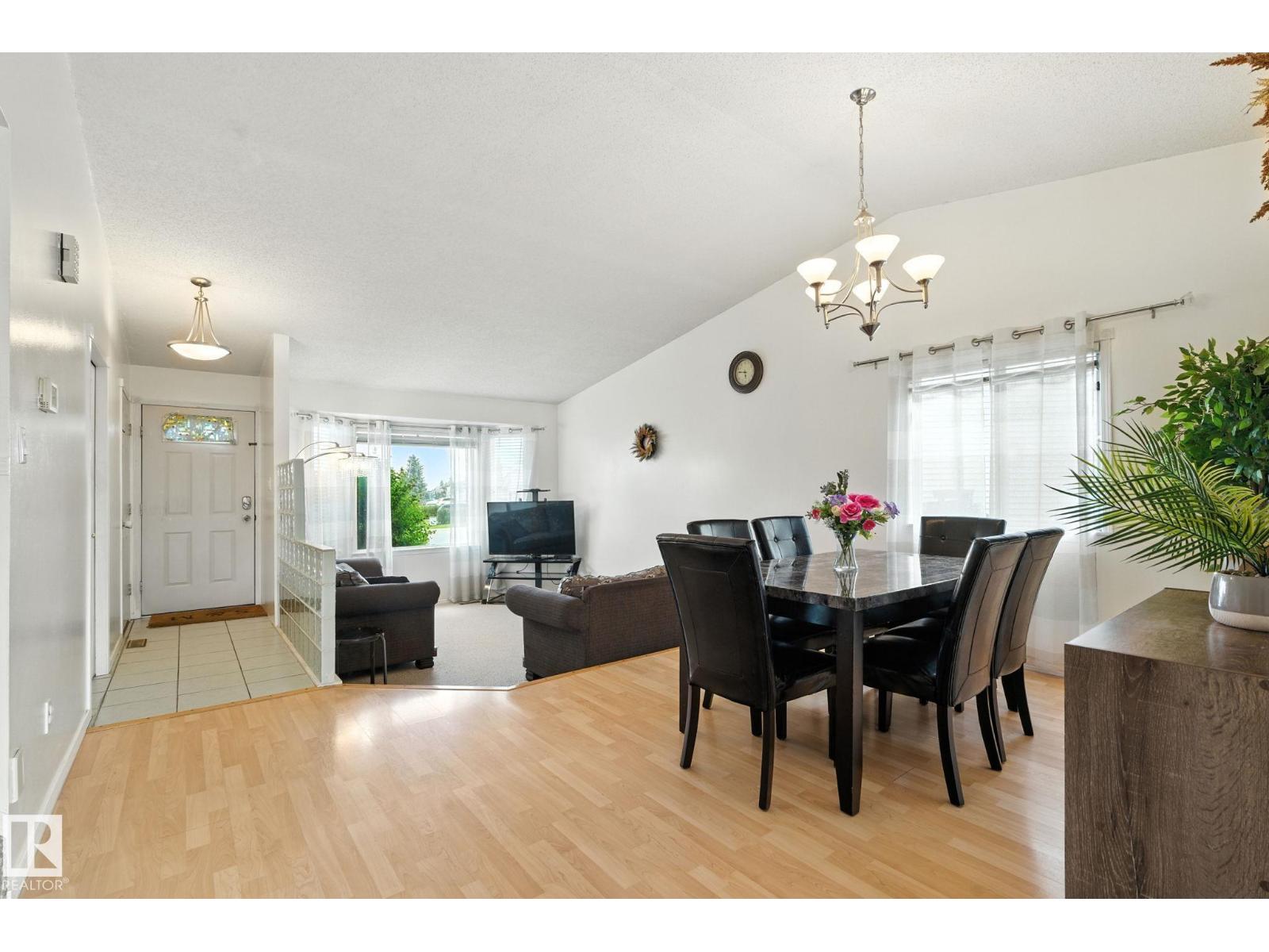 Photo 7 of 7336 152 C Av Nw, Edmonton AB
