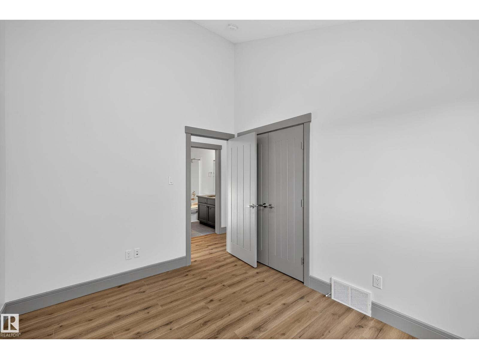 Photo 6 of 3608 Parker Cl Sw, Edmonton AB