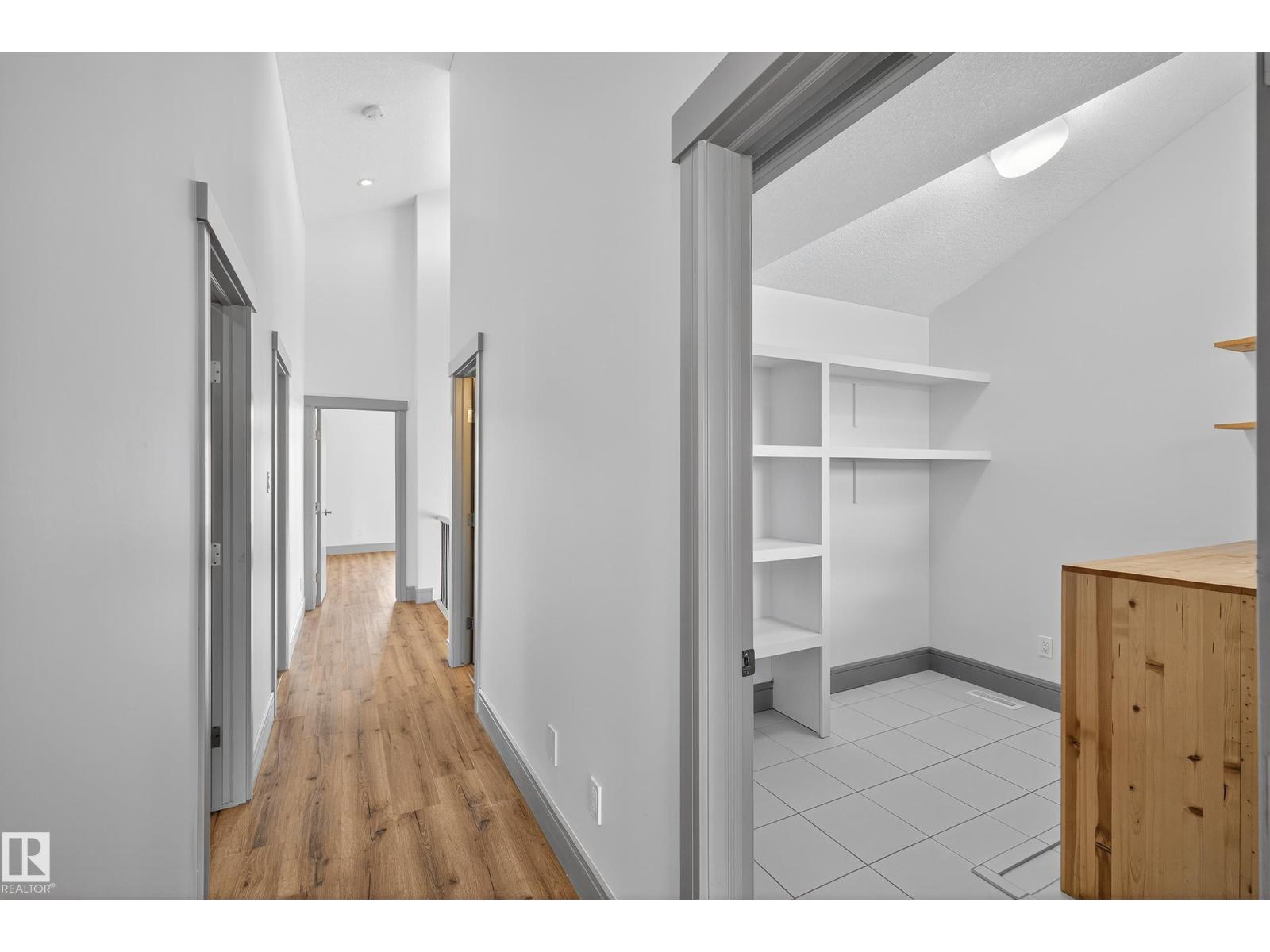 Photo 8 of 3608 Parker Cl Sw, Edmonton AB