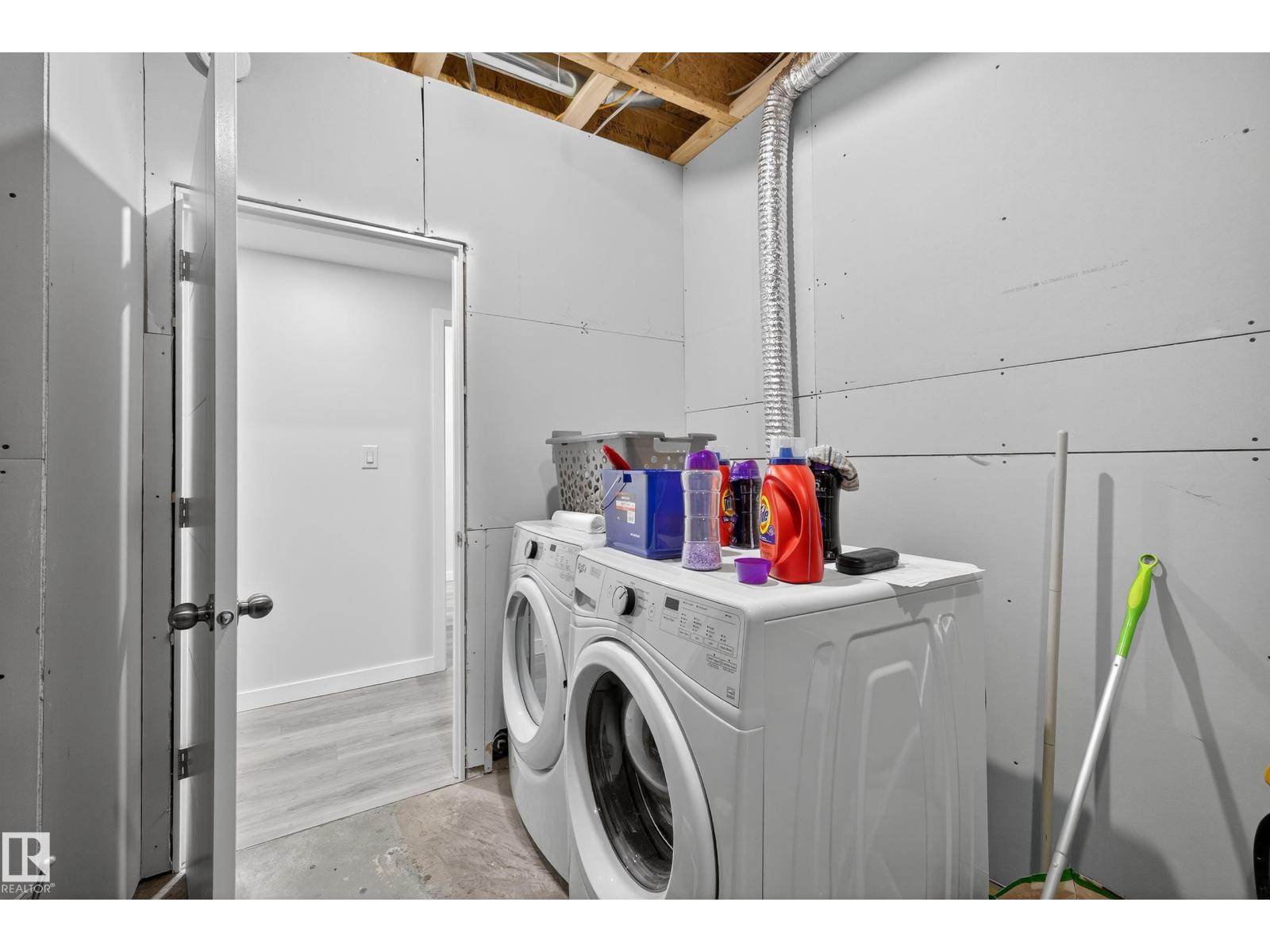 Photo 13 of 3608 Parker Cl Sw, Edmonton AB