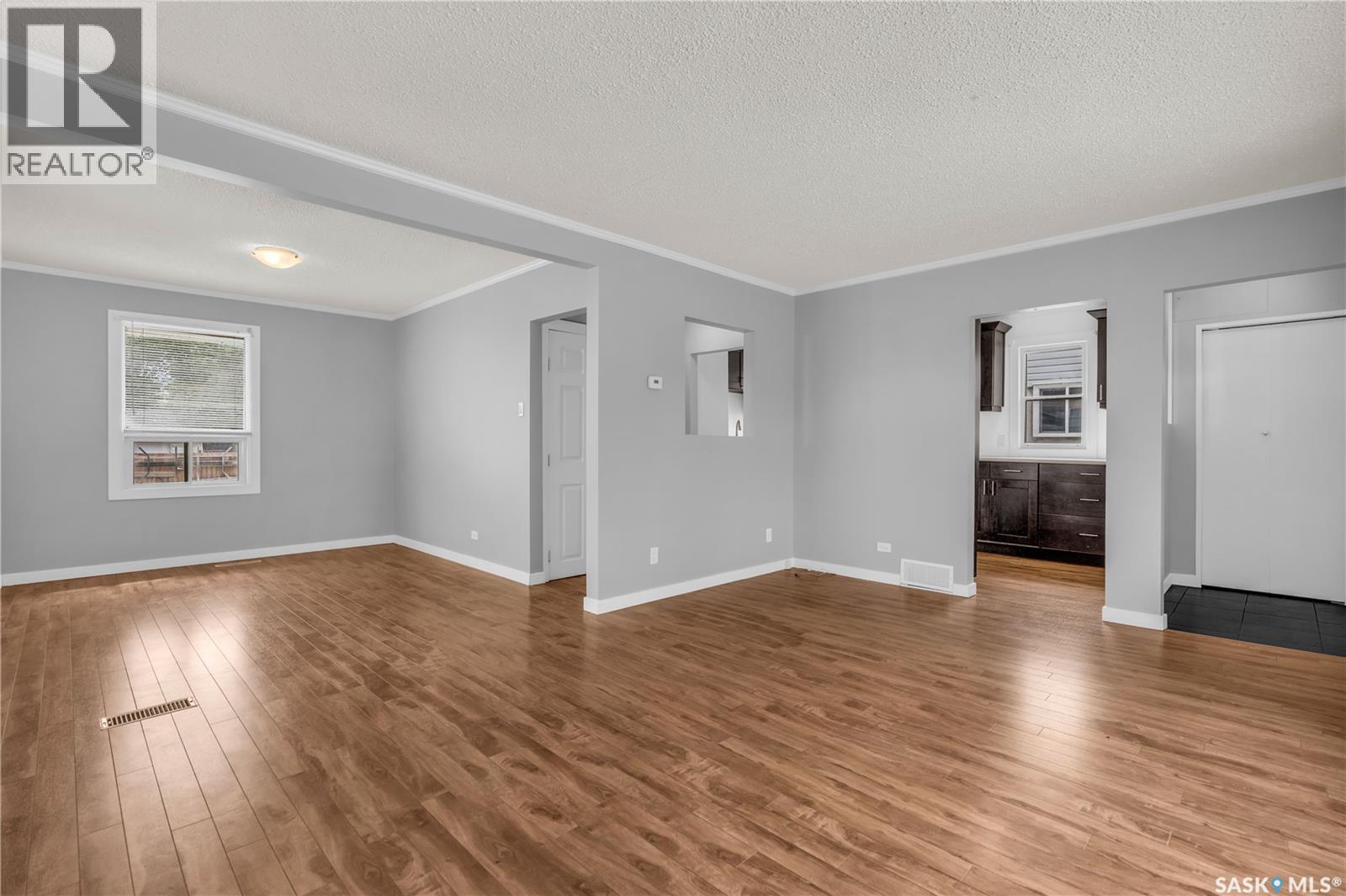 Photo 2 of 7 Sussex Crescent, Regina SK