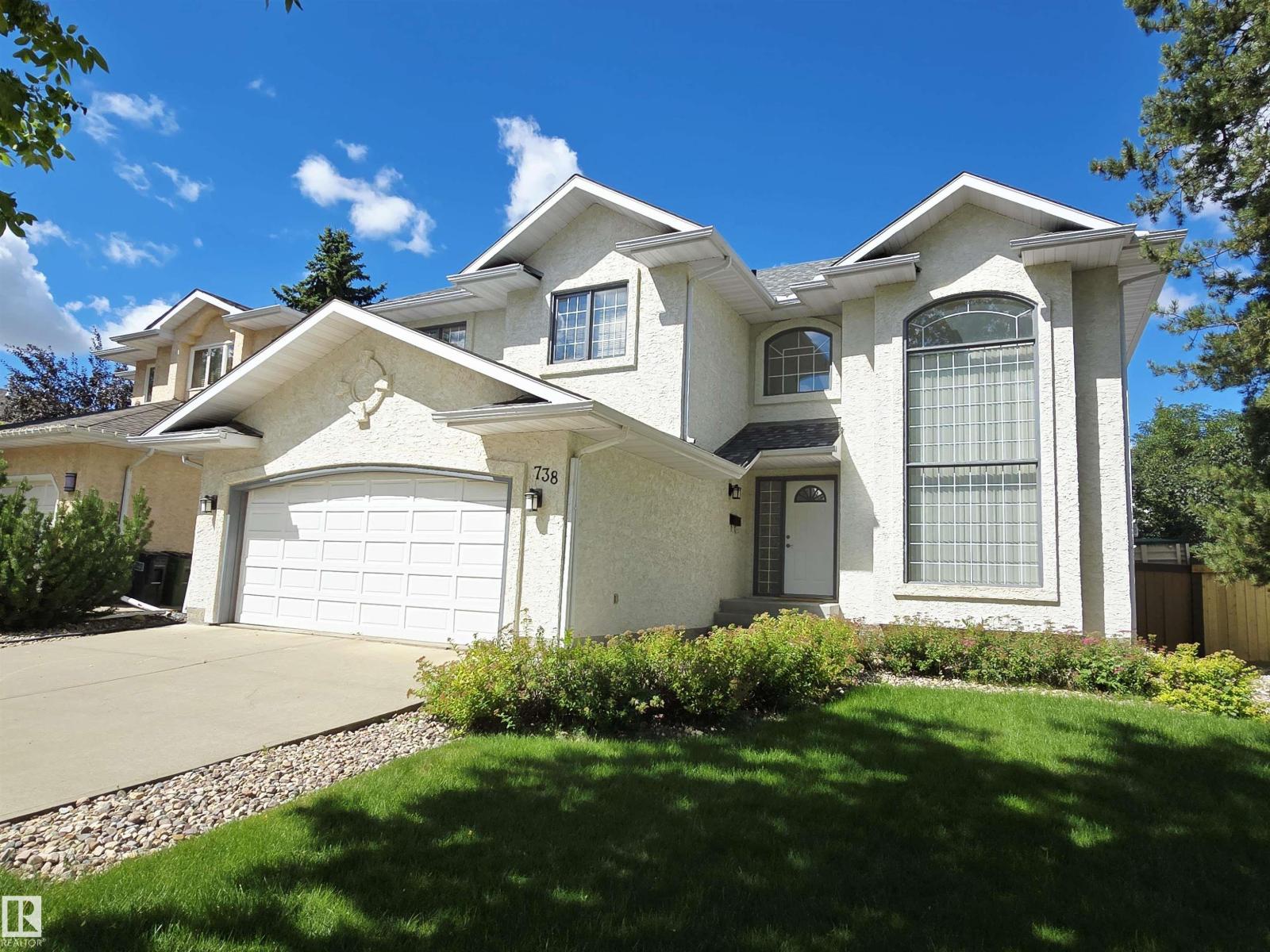 Photo 10 of 738 Burton Cr Nw, Edmonton AB