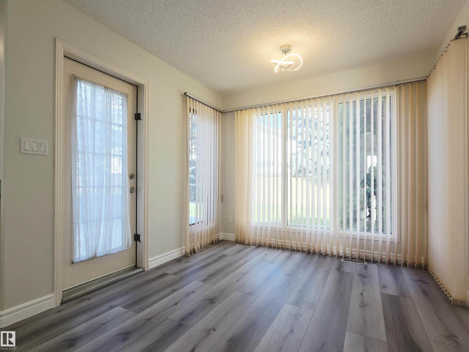 Photo 19 of 738 Burton Cr Nw, Edmonton AB