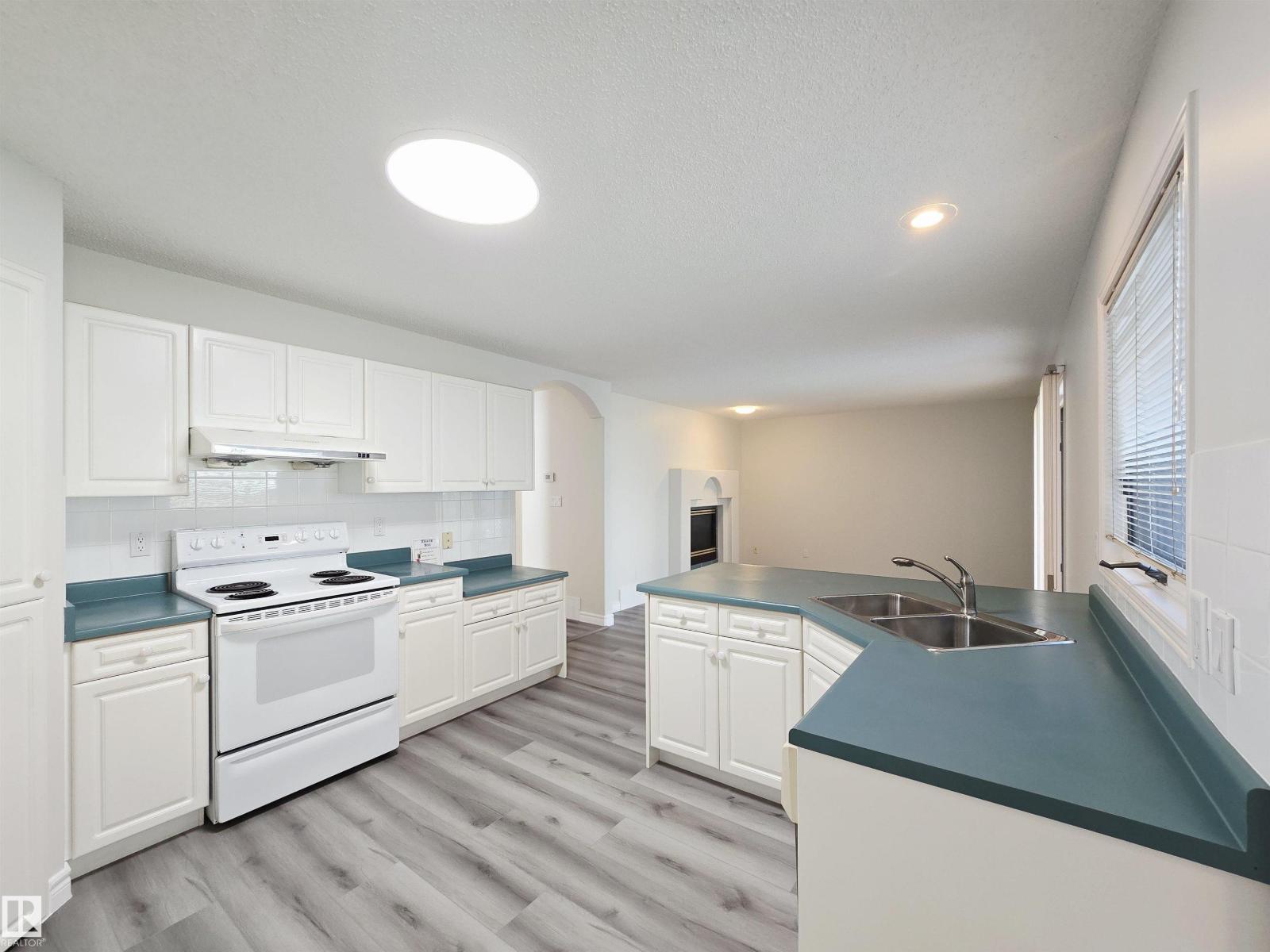 Photo 31 of 738 Burton Cr Nw, Edmonton AB