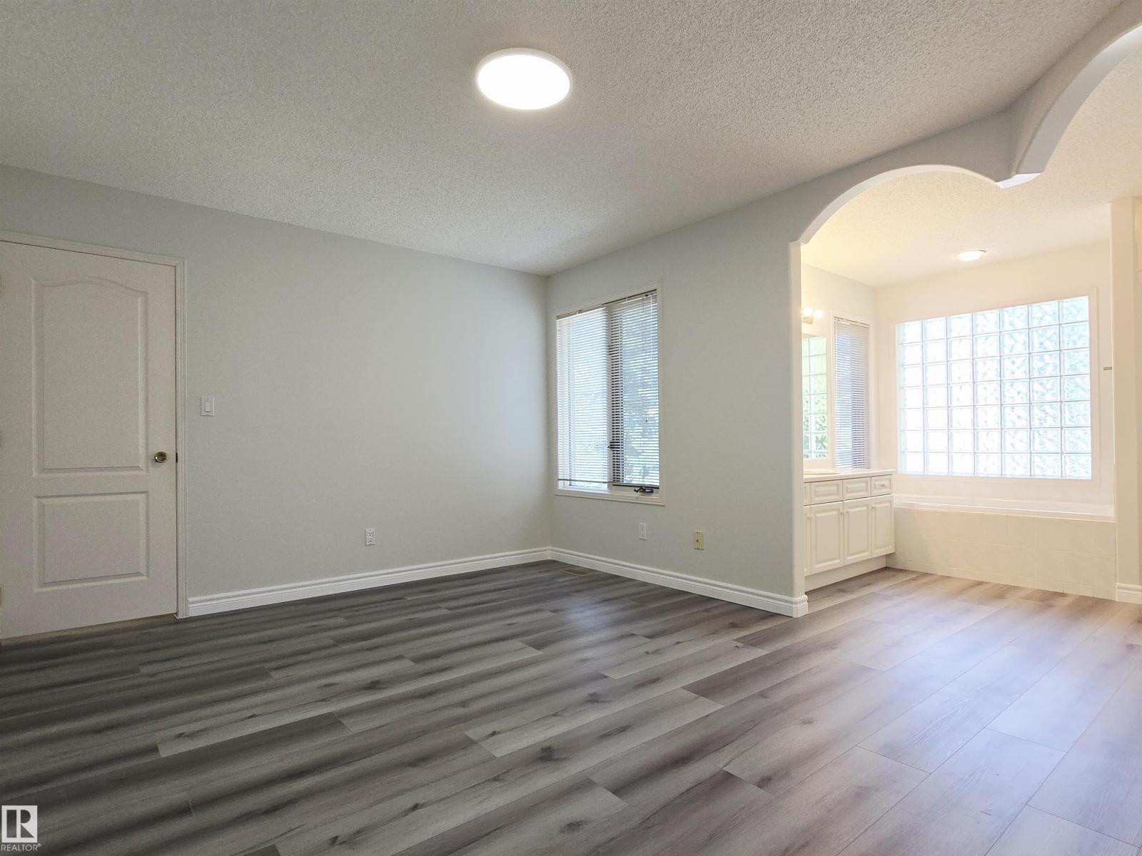 Photo 2 of 738 Burton Cr Nw, Edmonton AB