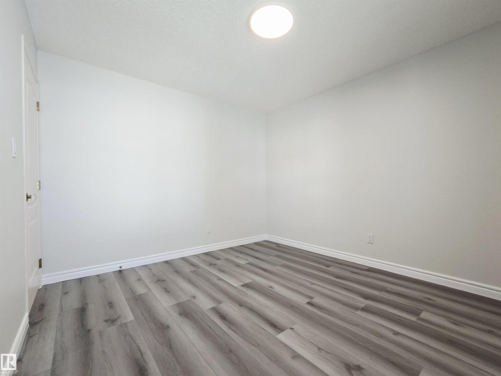 Photo 3 of 738 Burton Cr Nw, Edmonton AB