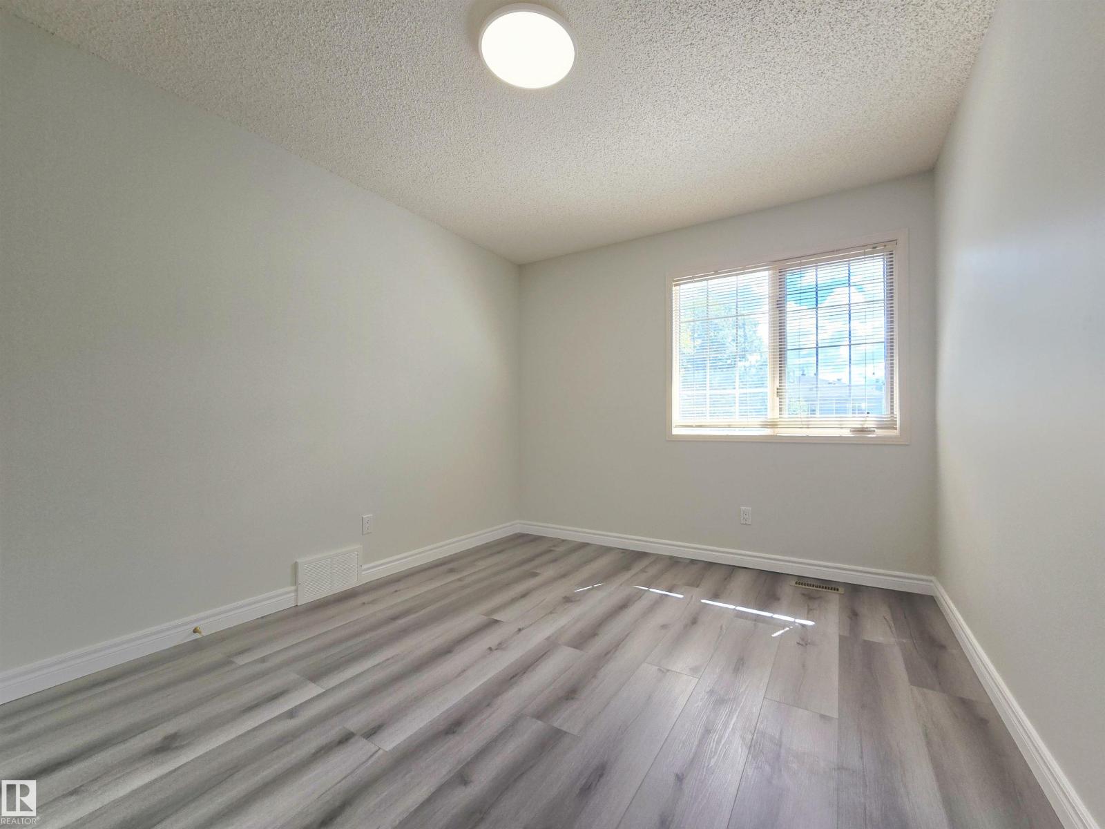 Photo 7 of 738 Burton Cr Nw, Edmonton AB