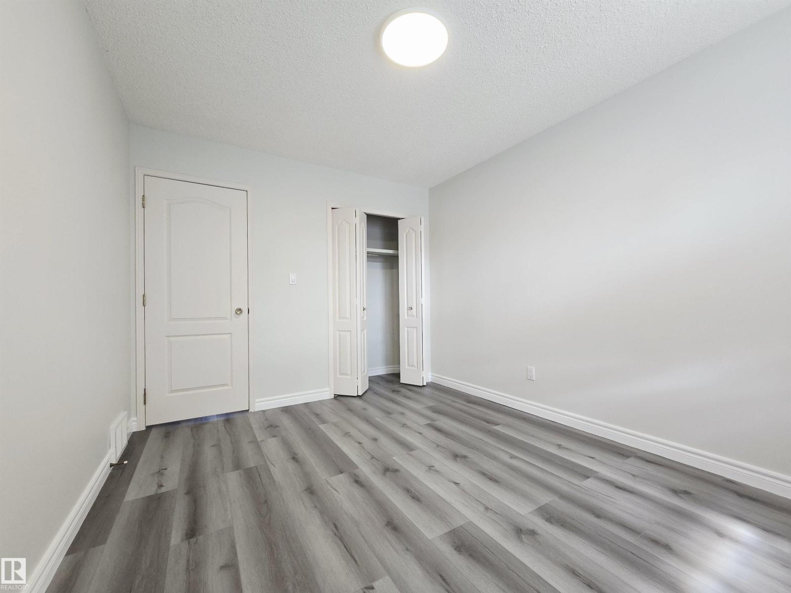 Photo 15 of 738 Burton Cr Nw, Edmonton AB