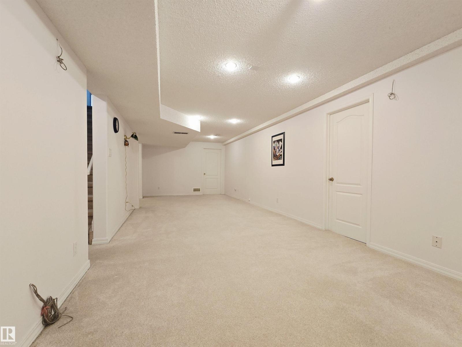 Photo 33 of 738 Burton Cr Nw, Edmonton AB