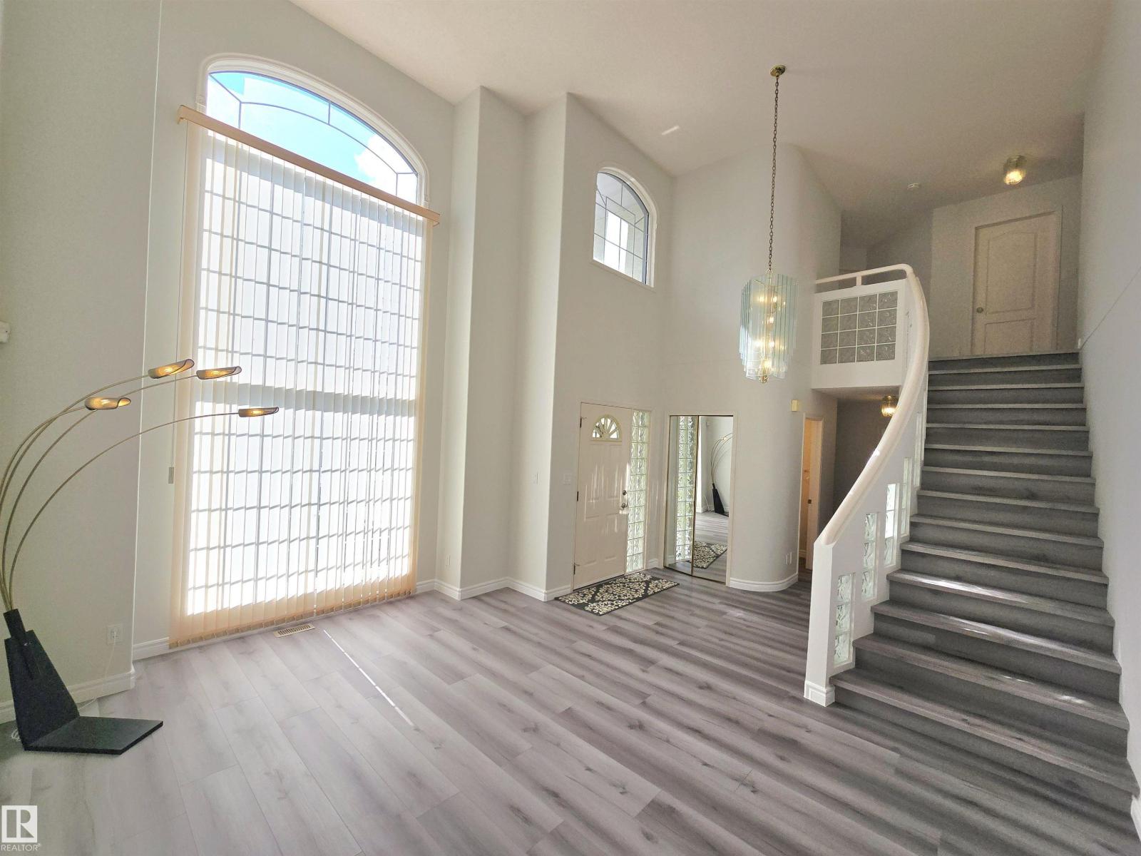 Photo 11 of 738 Burton Cr Nw, Edmonton AB