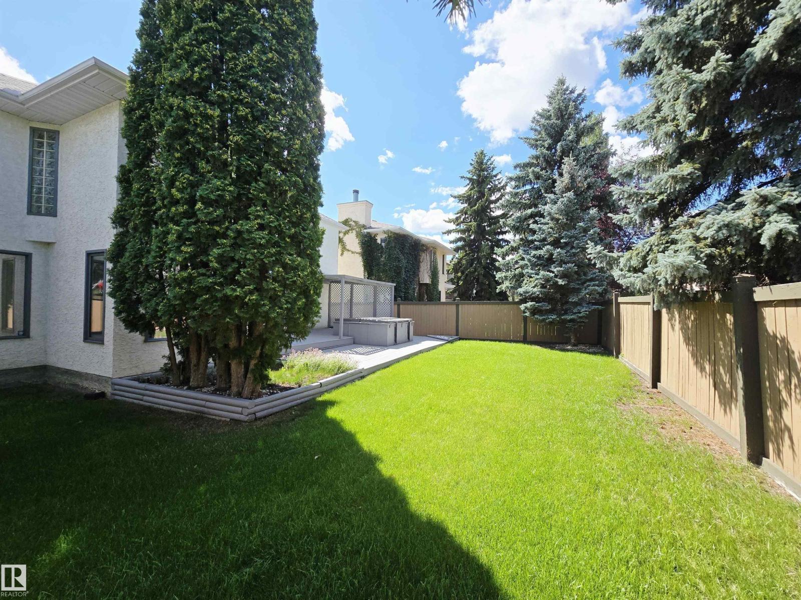 Photo 14 of 738 Burton Cr Nw, Edmonton AB
