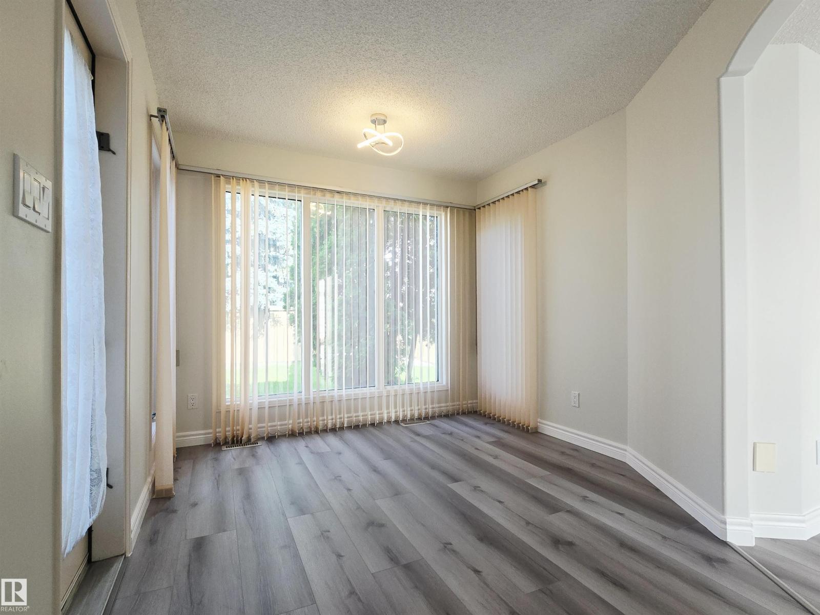 Photo 28 of 738 Burton Cr Nw, Edmonton AB