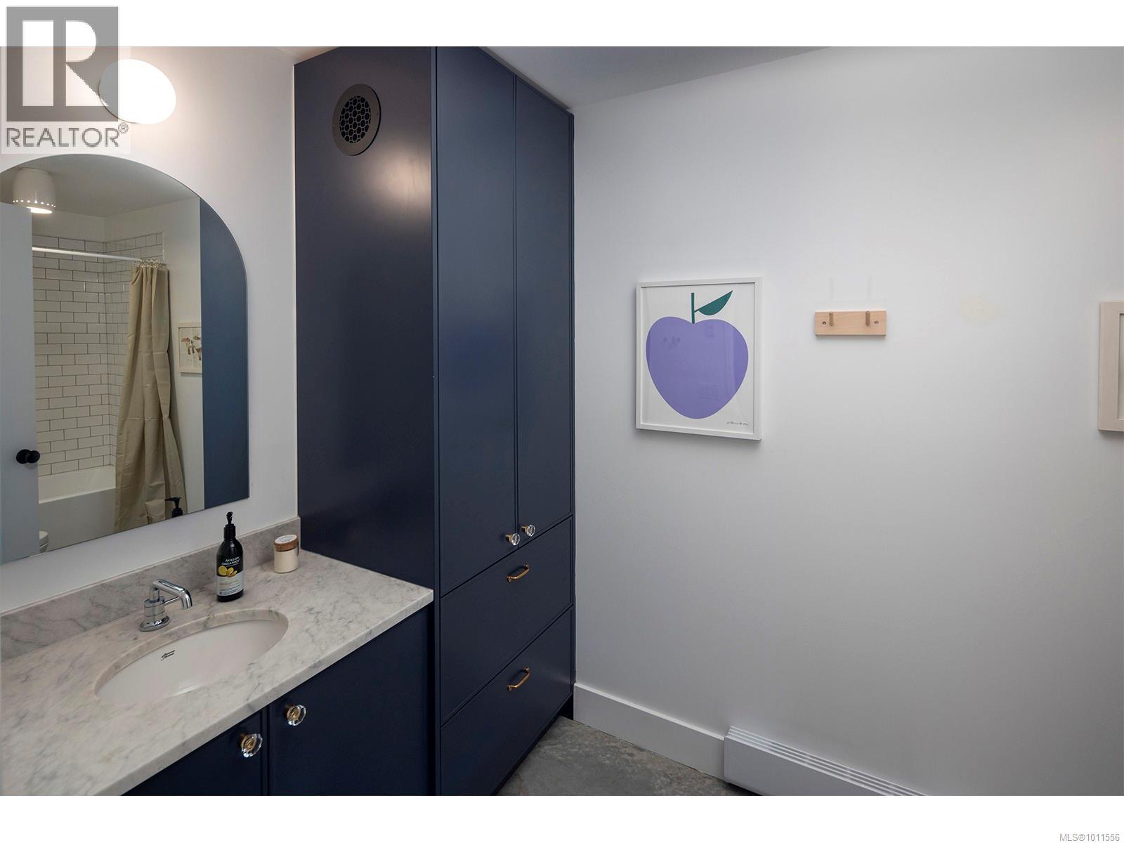 #5 230 WILSON ST - 21