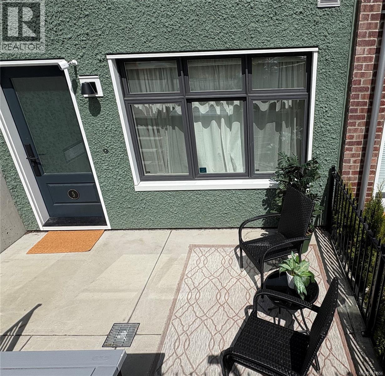 #5 230 WILSON ST - 6