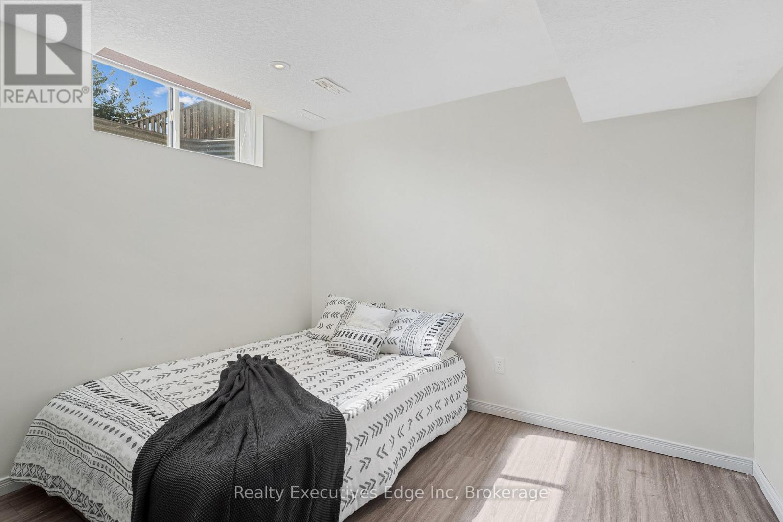 Photo 34 of 74 Joshua Street, Kitchener ON