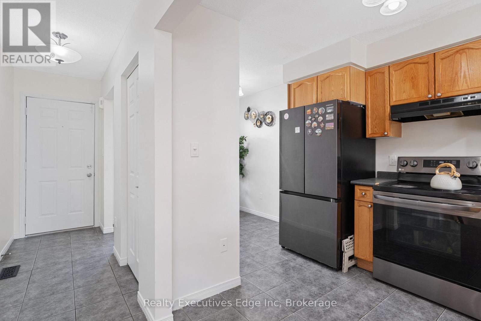 Photo 4 of 74 Joshua Street, Kitchener ON