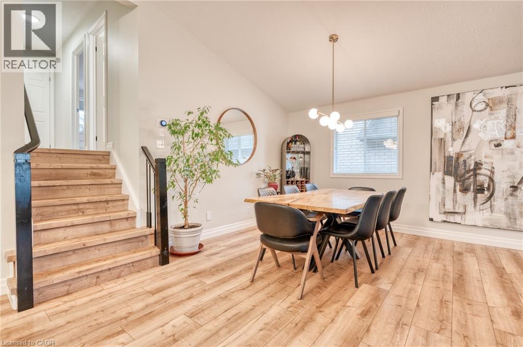 Photo 11 of 31 Bolzano Court, Hamilton ON