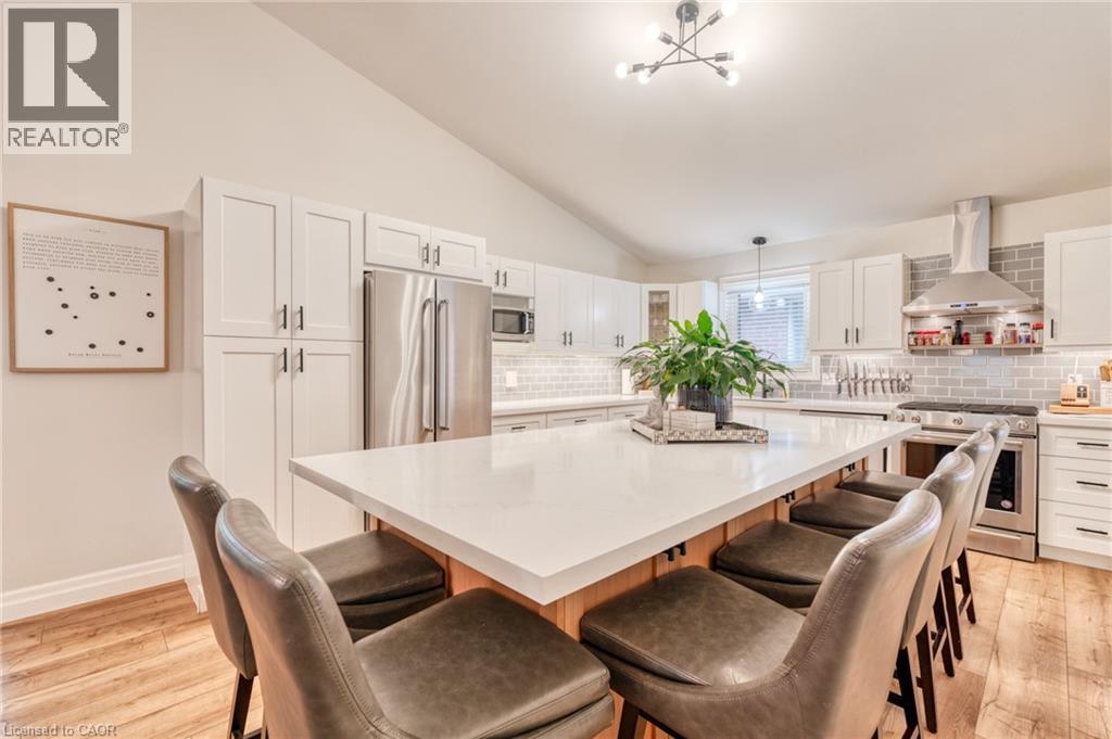 Photo 5 of 31 Bolzano Court, Hamilton ON