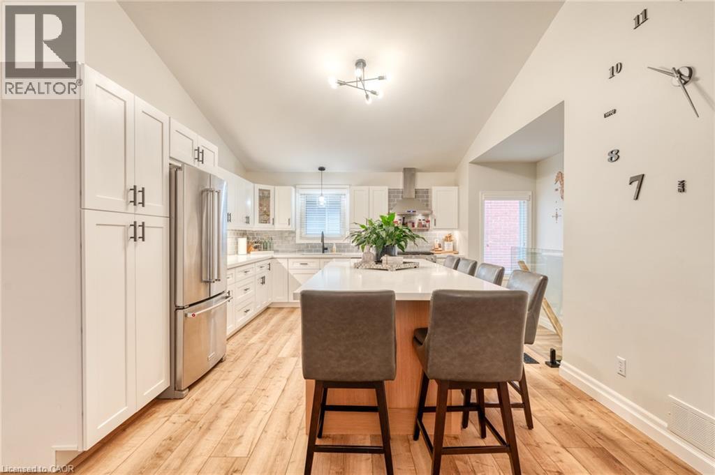 Photo 9 of 31 Bolzano Court, Hamilton ON