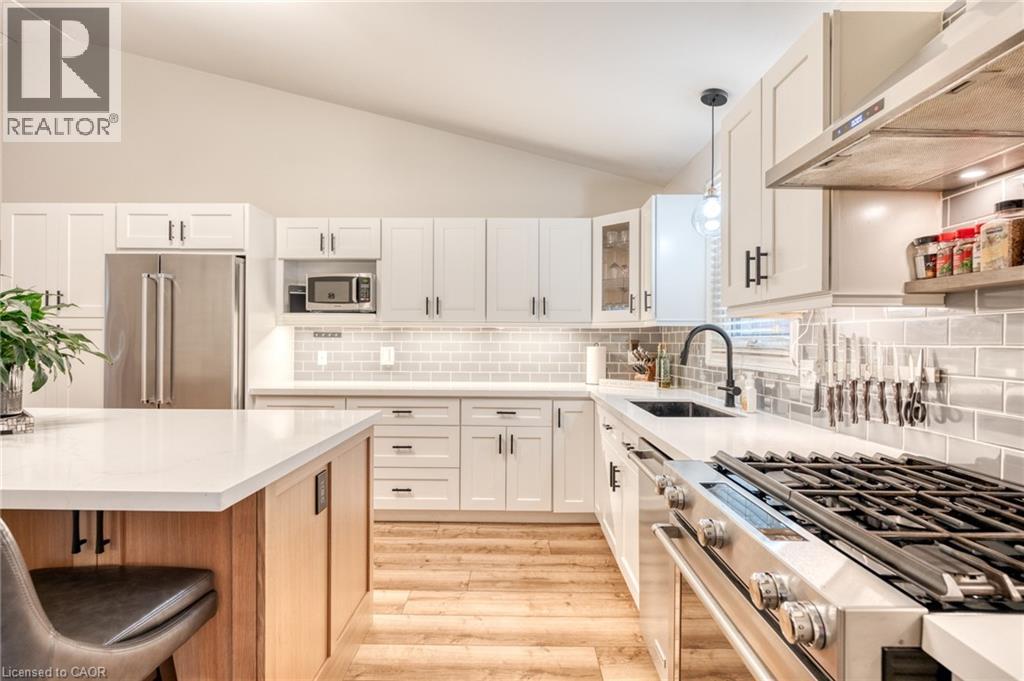 Photo 4 of 31 Bolzano Court, Hamilton ON
