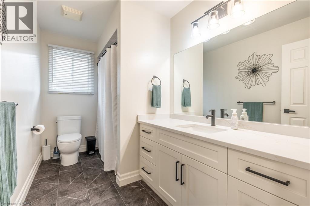 Photo 18 of 31 Bolzano Court, Hamilton ON