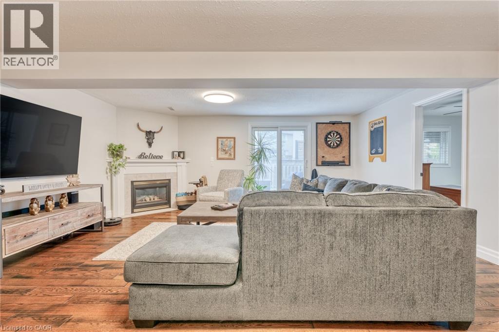 Photo 8 of 31 Bolzano Court, Hamilton ON