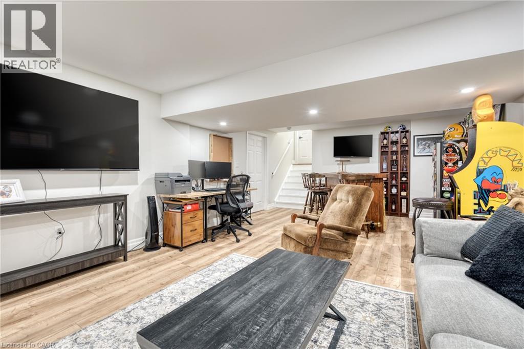 Photo 2 of 31 Bolzano Court, Hamilton ON