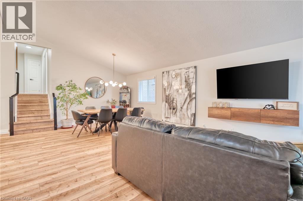 Photo 35 of 31 Bolzano Court, Hamilton ON