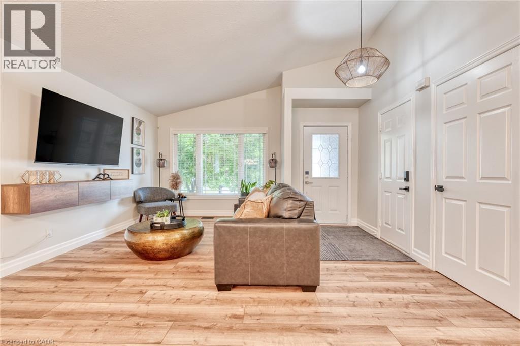 Photo 14 of 31 Bolzano Court, Hamilton ON