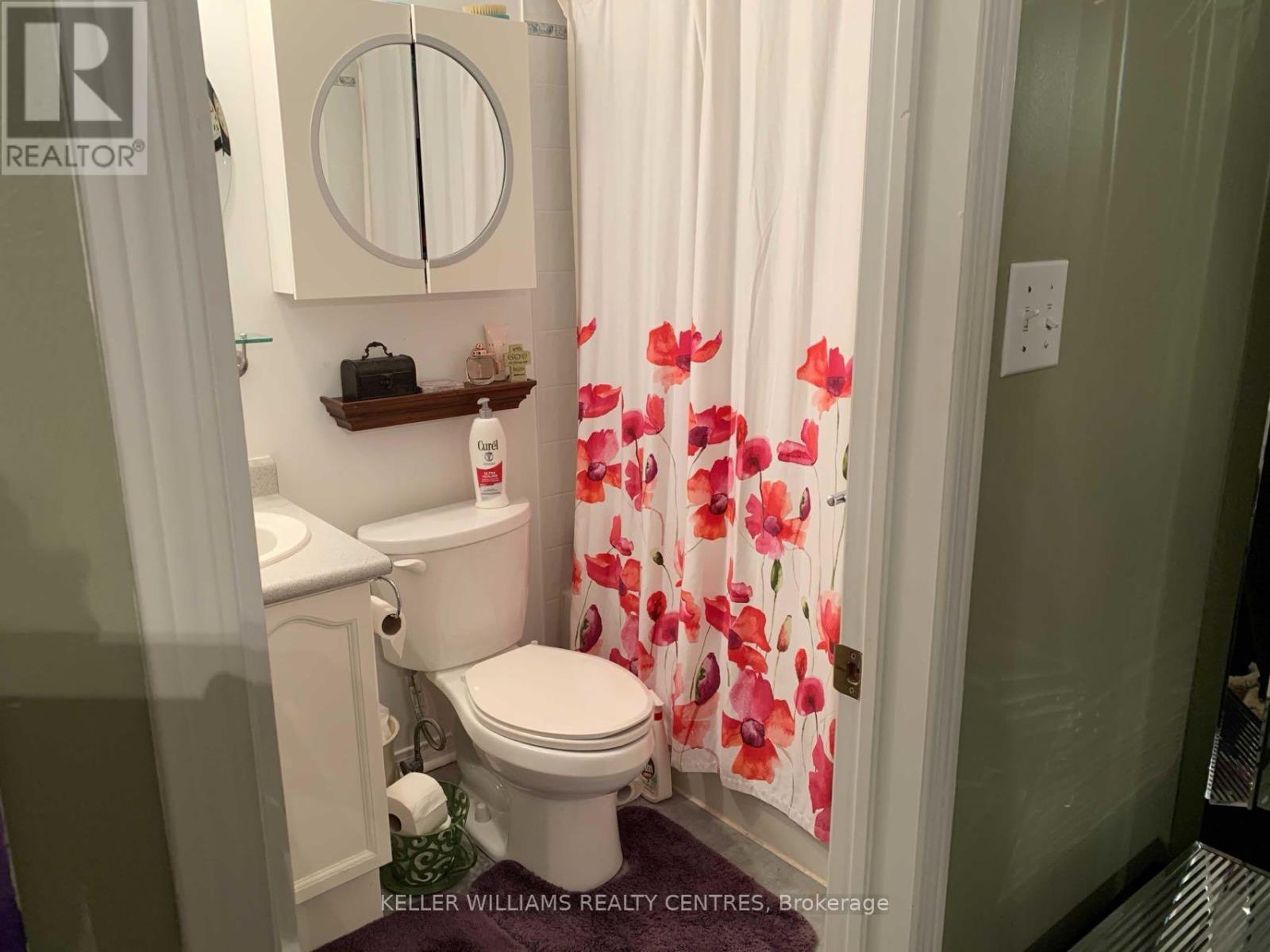 Photo 8 of 89 Mugford Road, Aurora ON